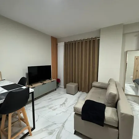 Dennys At Gardenia Myslym Shyri アパート ティラナ