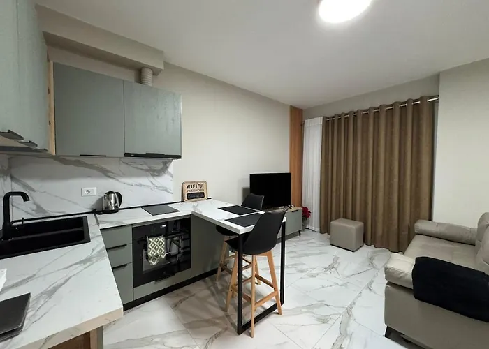 Apartament Dennys At Gardenia Myslym Shyri *