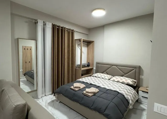 Apartament Dennys At Gardenia Myslym Shyri